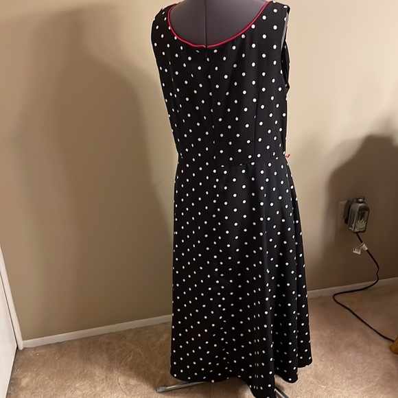 Studio Dress - Picture 2 of 3